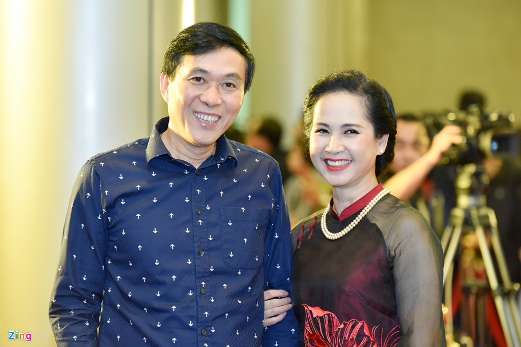 Huyền My gợi cảm trên thảm đỏ giải Cống hiến